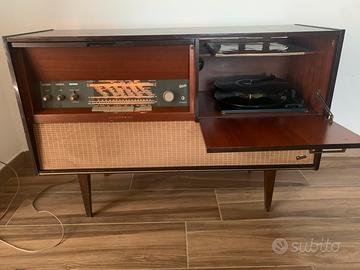 Mobile Radio Vintage Graetz con Giradischi BSR