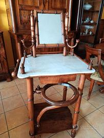 Toilette antica in noce massello restaurata