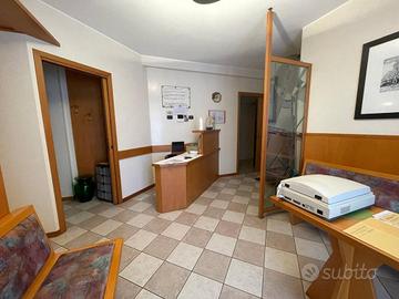 Immobile di 100 m² con 4 locali a Villa Cortese