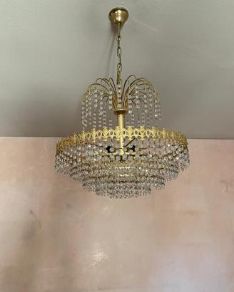 Lampadario con gocce di cristallo