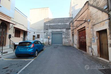 Vendita locale piazza Maggi Villa Castelli