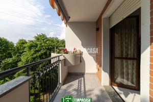 TRILOCALE DOPPI SERVIZI CON BOX E CANTINA A TREZZO