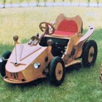 Machina da corsa in legno