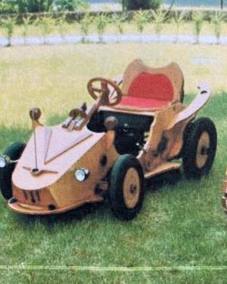 Machina da corsa in legno