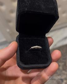 Anello riviera oro bianco 18kt e diamanti