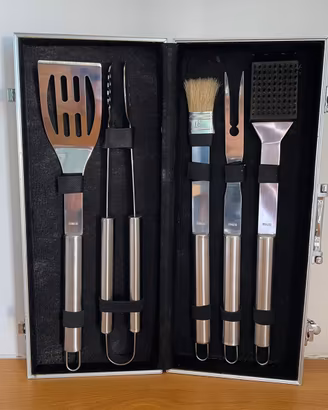 Kit utensili per barbecue
