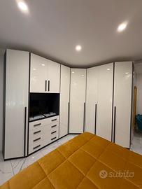 Armadio angolare con comodini