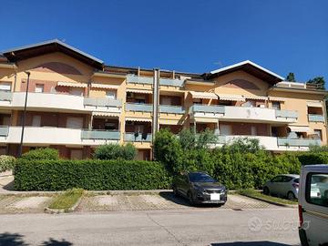 Appartamento di 79 m² con 3 locali e box auto a Pe