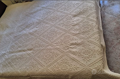 Copriletto matrimoniale sardo fatto al telaio