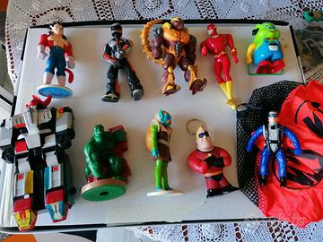 10 pupazzetti con supereroi vari come foto