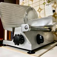 Affettatrice professionale da cucina