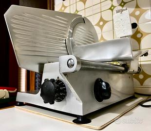 Affettatrice professionale da cucina