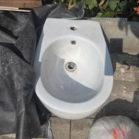 Bidè sospeso forma ovetto