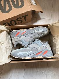 Adidas Yeezy 700