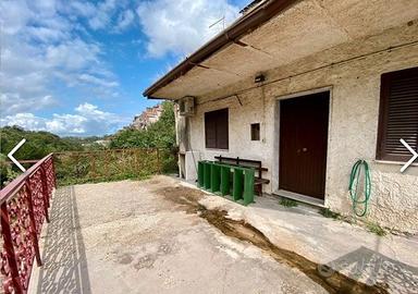 Casa indipendente con terreno e locale +posto auto