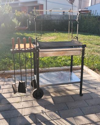 barbecue in ferro battuto e acciaio