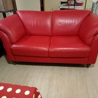 Divano in pelle rossa
