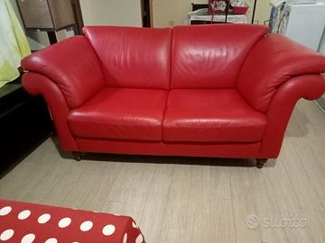 Divano in pelle rossa