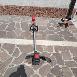 decespugliatore a batteria Milwaukee 