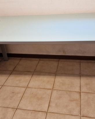 Tavolo moderno con piano in vetro satinato