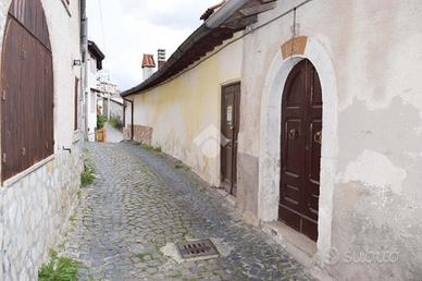 3 LOCALI A TAGLIACOZZO