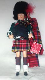 Bambola Peggy Nisbet " costume tradizionale scozze