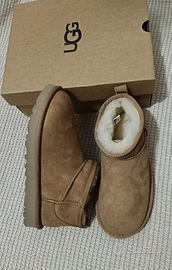 Stivali UGG da donna in castagna 36