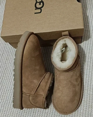 Stivali UGG da donna in castagna 36