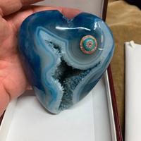 Grande cuore in Agata blu con gioiello in oro
