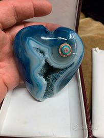 Grande cuore in Agata blu con gioiello in oro