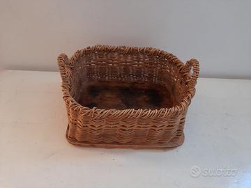 Cestino portafrutta in vimini con base in legno