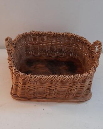 Cestino portafrutta in vimini con base in legno