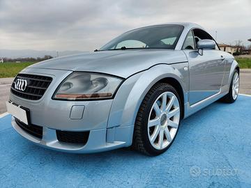 AUDI TT 3.2 Quattro ( CAMBIO MANUALE - TAGLIANDA