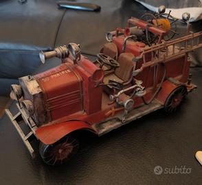 Modellino Camion Pompieri Vintage in Latta