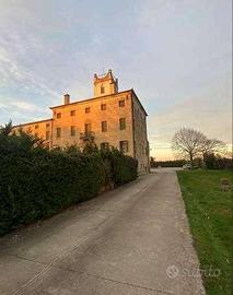 Immobile in asta di 885 m² con più di 5 locali a D