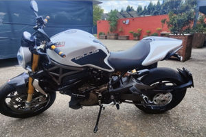 Ducati Monster 1200s