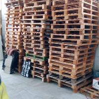 Bancali pallet misura circa 120X110cm e 110X100cm