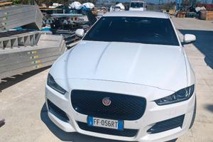 Jaguar XE 2.0 AWD R-SPORT