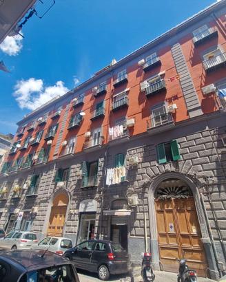 Via Melloni- Ampio appartamento con terrazzo