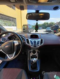 Auto Ford fiesta