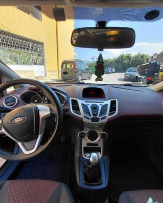 Auto Ford fiesta