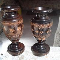 Vasetti di legno intarsiato