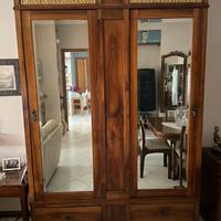 Armadio antico con specchi legno noce restaurato