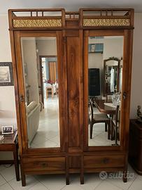 Armadio antico con specchi legno noce restaurato
