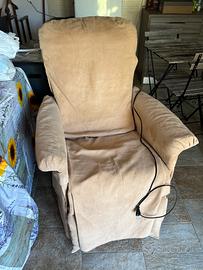 Poltrona motorizzata per anziani