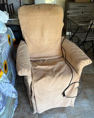 Poltrona motorizzata per anziani