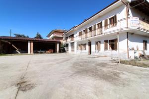 CASA SEMINDIPENDENTE A MONTICELLO D'ALBA