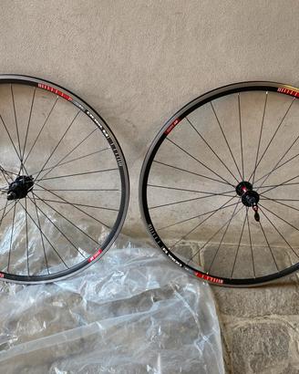 Ruote bici da corsa dt Swiss r1900 10v shimano rim