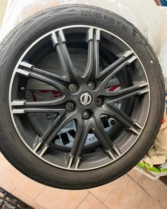 Gomme 225/45/18