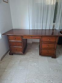 Scrivania in legno